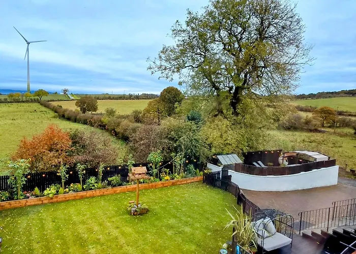 The Green Monkey Lux Suite At The Grumpy Schnauzer B&B Private Hot Tub, Gym, Breakfast, Stunning!